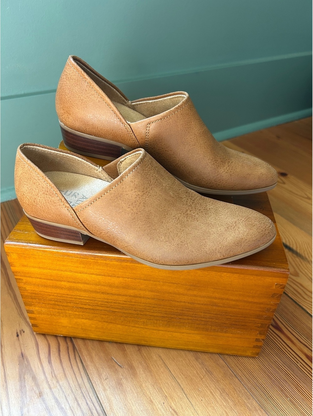 Naturalizer Carlyn Brown Shooties with Block Heel Women’s Size 5 (NWOT)
